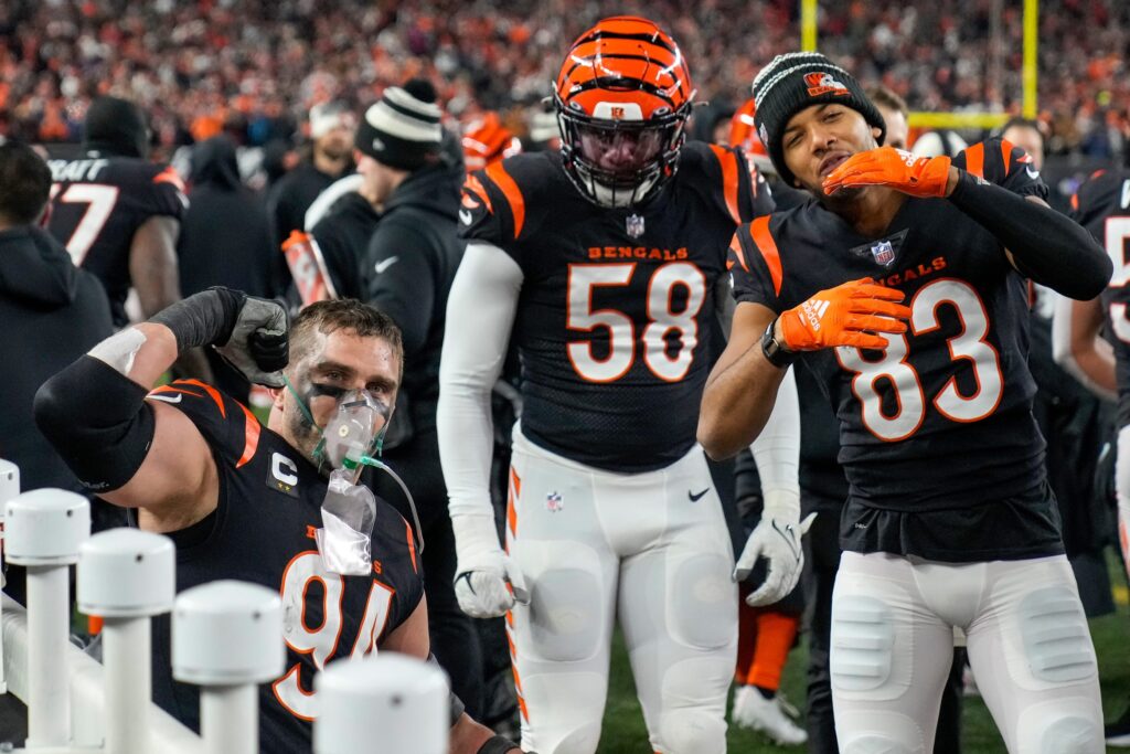 Stunning fumble return TD for Bengals beats Ravens, keeps Cincinnati's  postseason alive