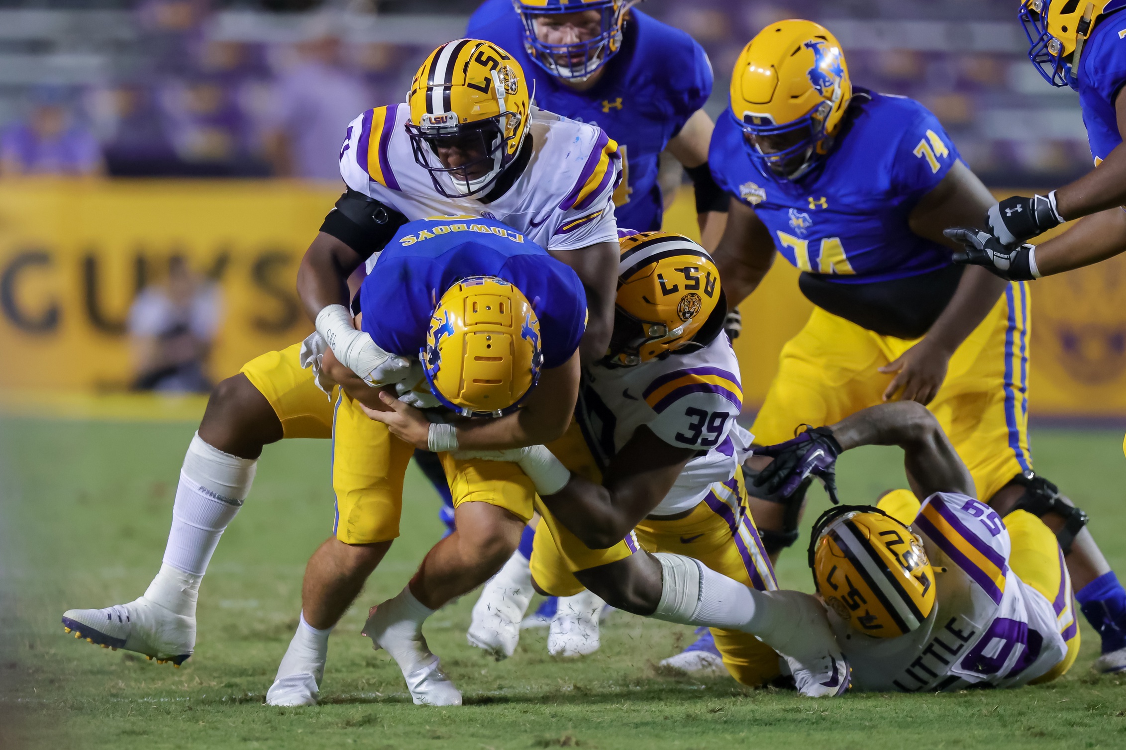 LSU QB Joe Burrow Loses His Pants While Taking A Sack vs Mississippi State  