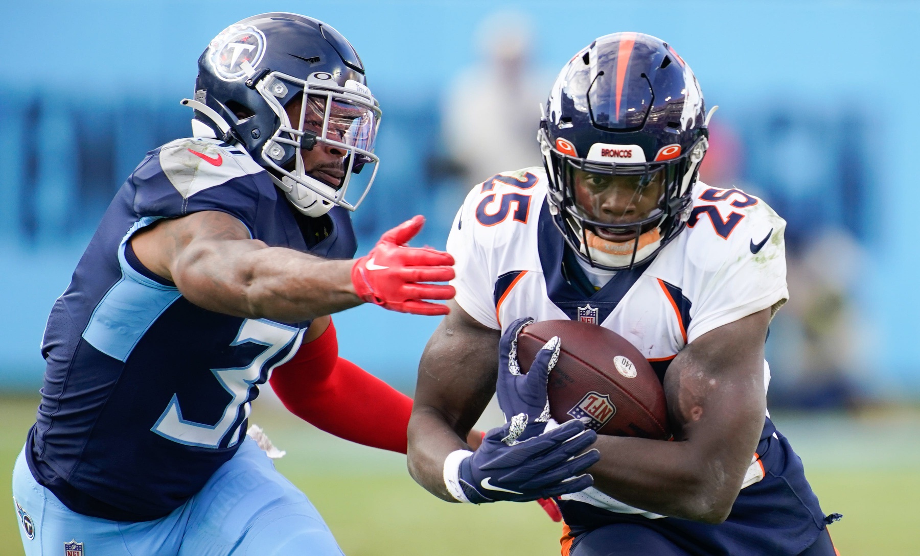 Denver Broncos - Melvin Gordon runs it in for the TD.