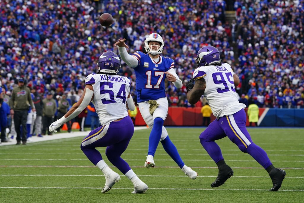 Vikings threw the ball with nearly historic success against Bill