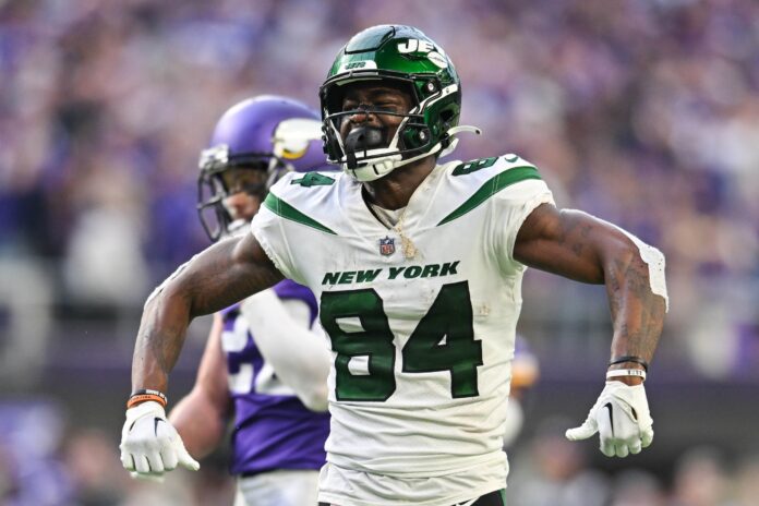 New York Jets WR Corey Davis (84) celebrates after a play against the Minnesota Vikings.