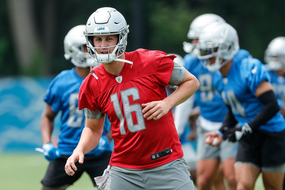 Lions starting quarterback: Who is QB1 and his backup for Detroit in  fantasy football? - DraftKings Network