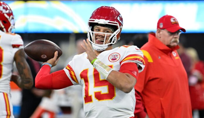 WATCH: Chiefs QB Patrick Mahomes going through pregame warm-ups