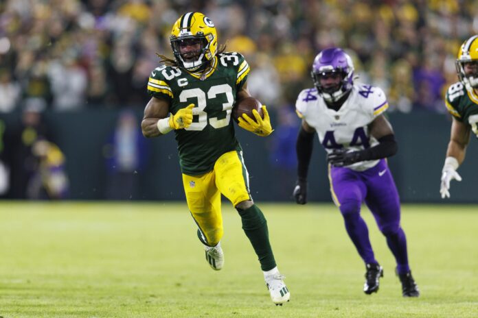 Green Bay Packers running back Aaron Jones (33) runs the ball