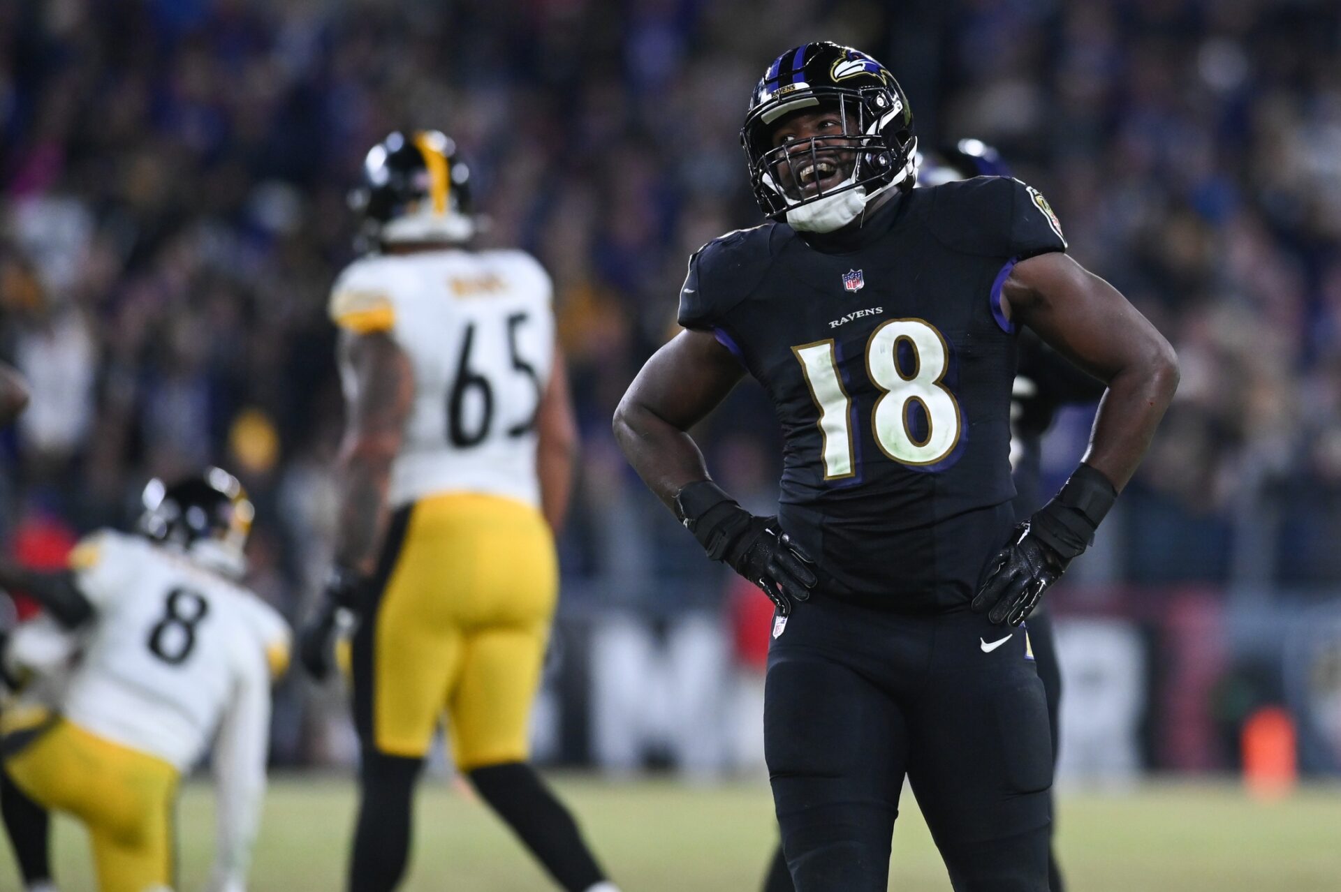 Baltimore Ravens LB Roquan Smith (18) reacts after a play against the Pittsburgh Steelers.