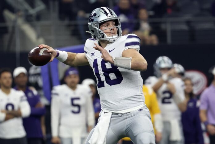 Kansas State Wildcats quarterback Will Howard (18) throws during the first quarter against the TCU Horned Frogs at AT&T Stadium.