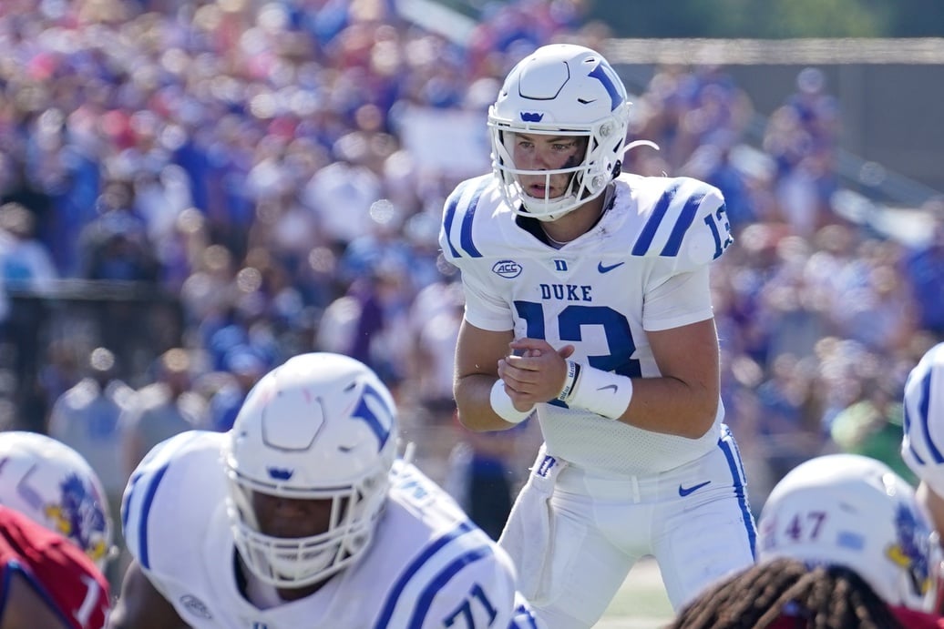 Riley Leonard, 6'4 QB for Duke, joins the men's basketball team for the  2023-24 season : r/CollegeBasketball