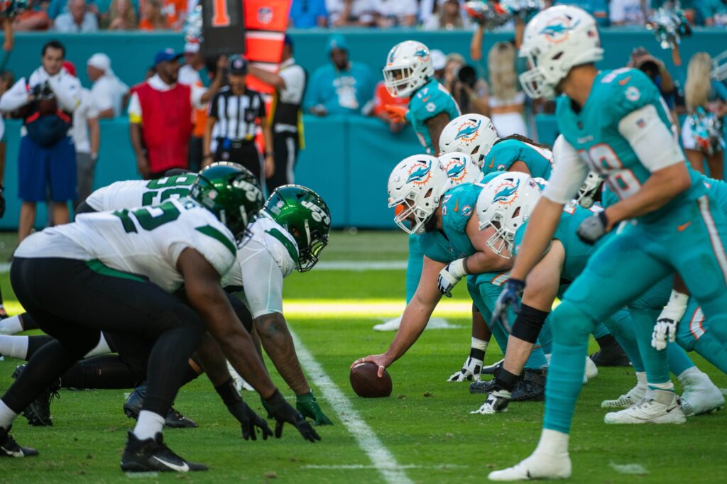 The line of scrimmage of the Miami Dolphins against the Buffalo