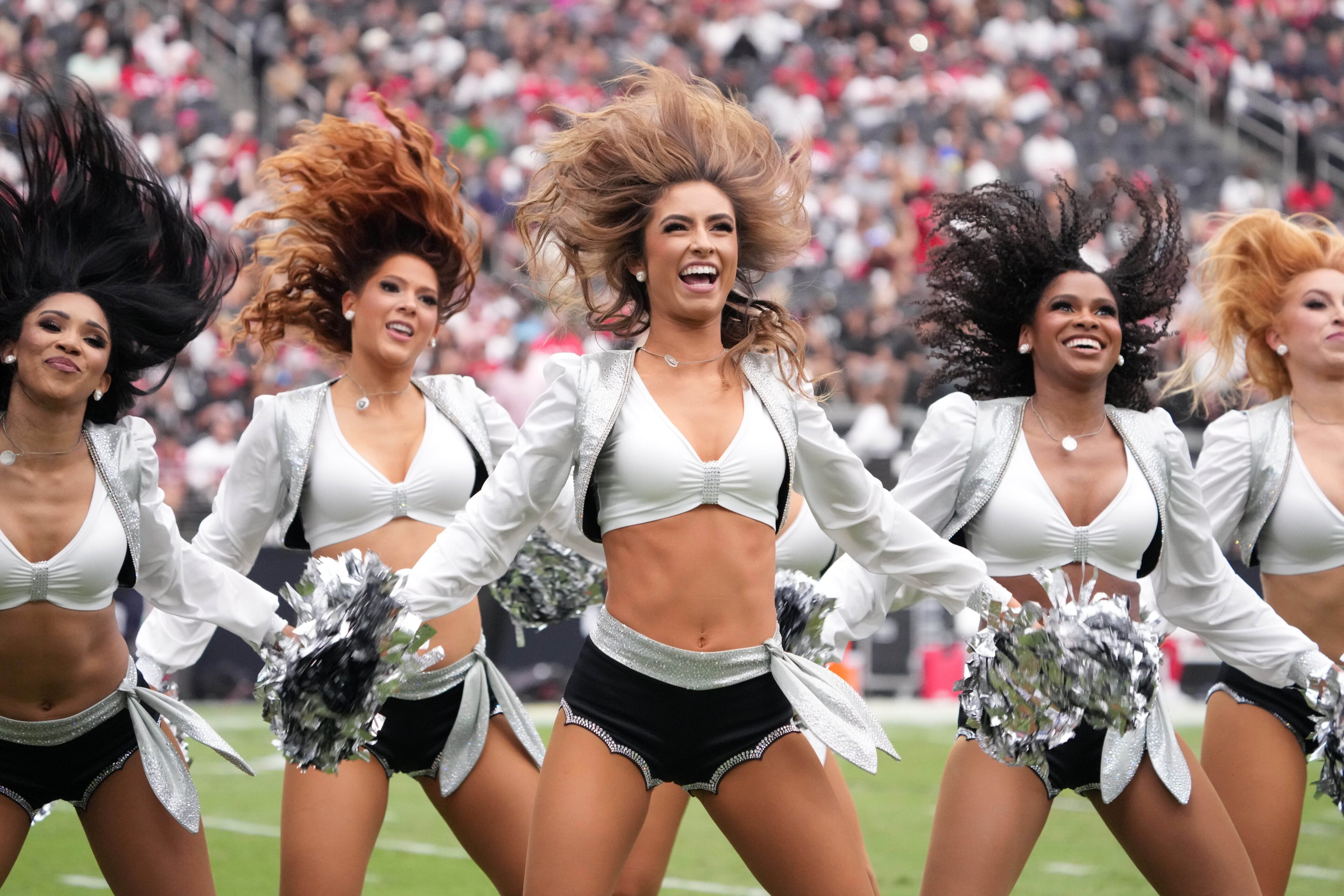 How Much Do NFL Cheerleaders Make?
