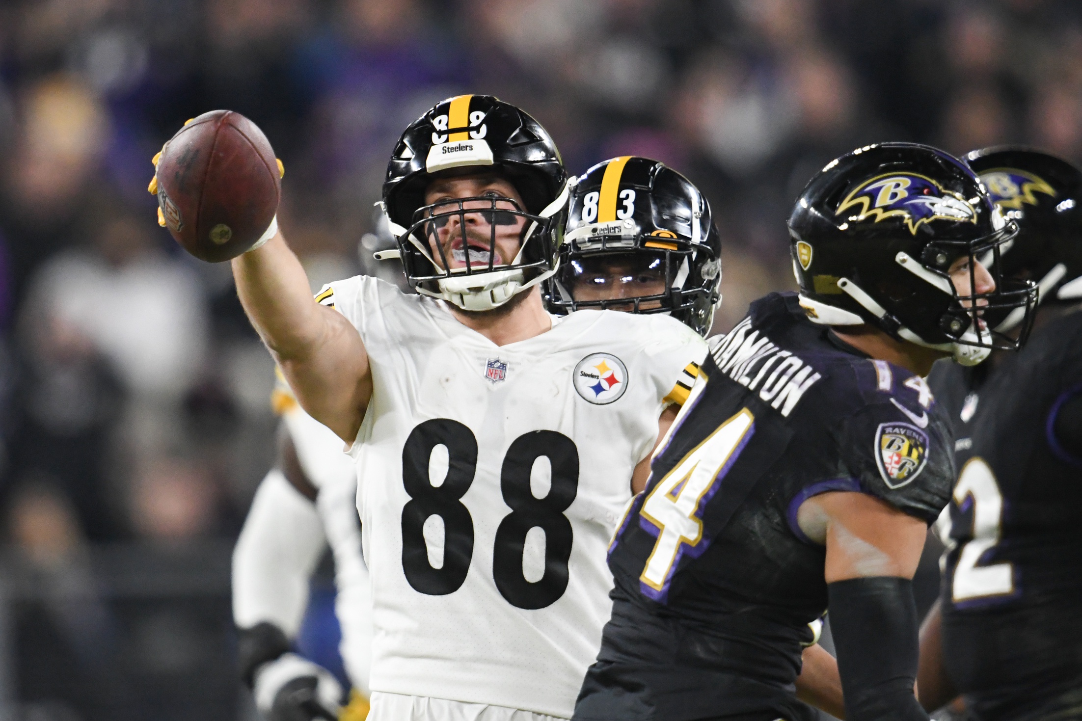 Pittsburgh Steelers TE Pat Freiermuth (88) signals for a first down against the Baltimore Ravens.