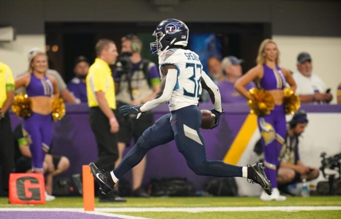 Tennessee Titans RB Tyjae Spears (32) runs into the end zone for a touchdown against the Minnesota Vikings.