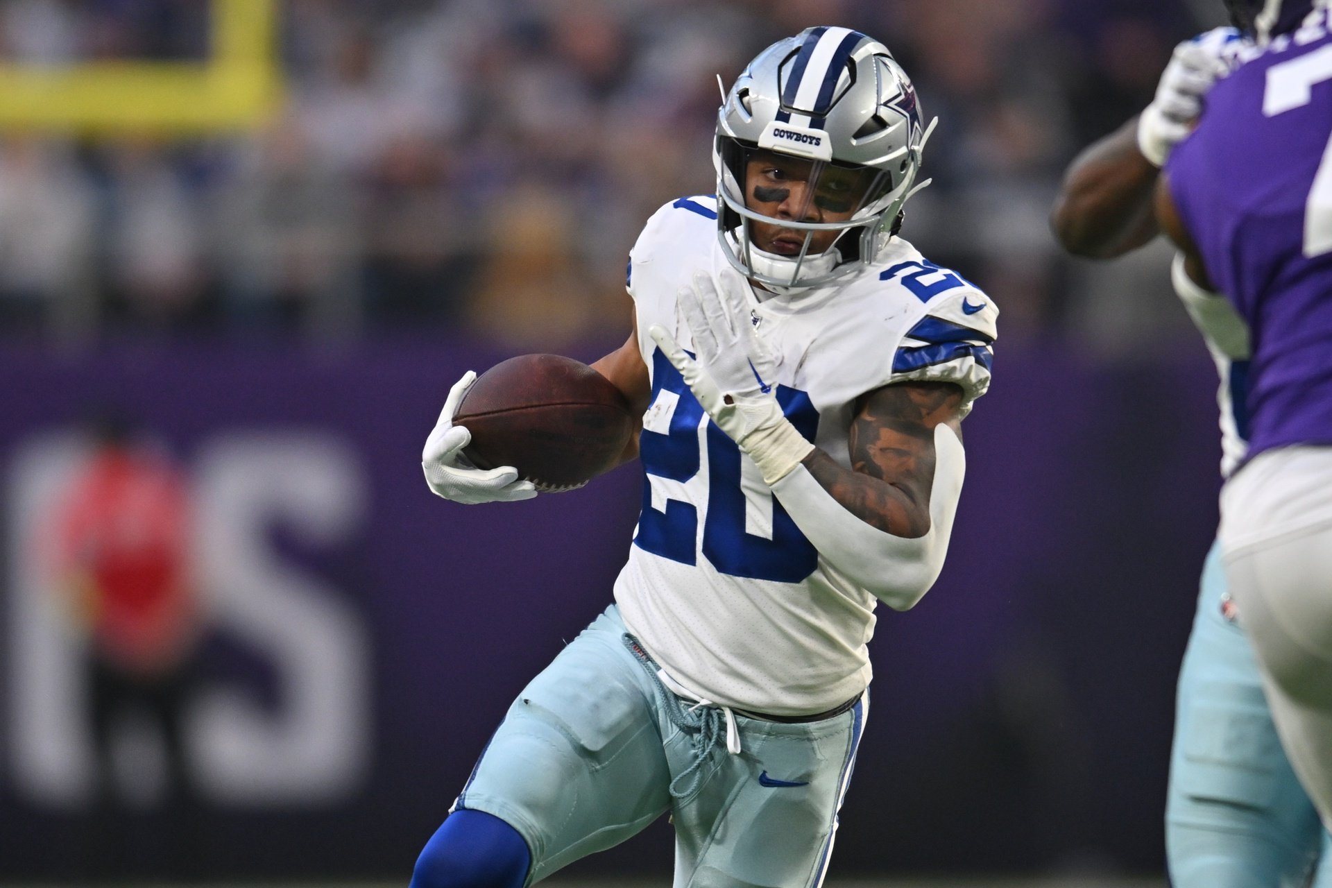 Dallas Cowboys running back Tony Pollard (20) in action during the game against the Minnesota Vikings at U.S. Bank Stadium.