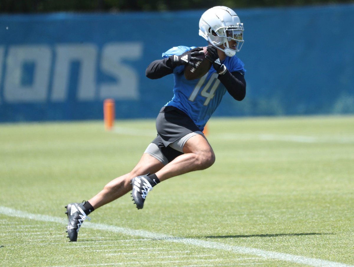 Amon-Ra St. Brown catches a pass during OTAs.