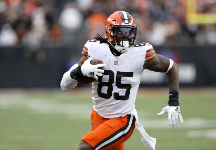 David Njoku Fantasy Outlook: Why a Crowded Cleveland Browns Offense Might  Doom Their Top TE