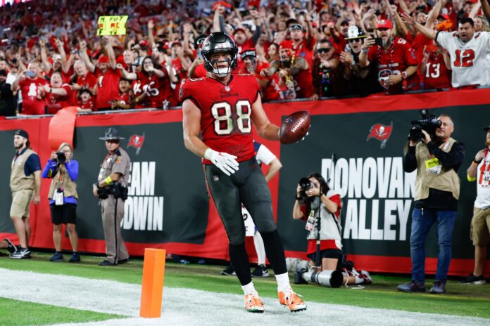 Chiefs Star Tight End Travis Kelce 'Big Fan' of Buccaneers Cade