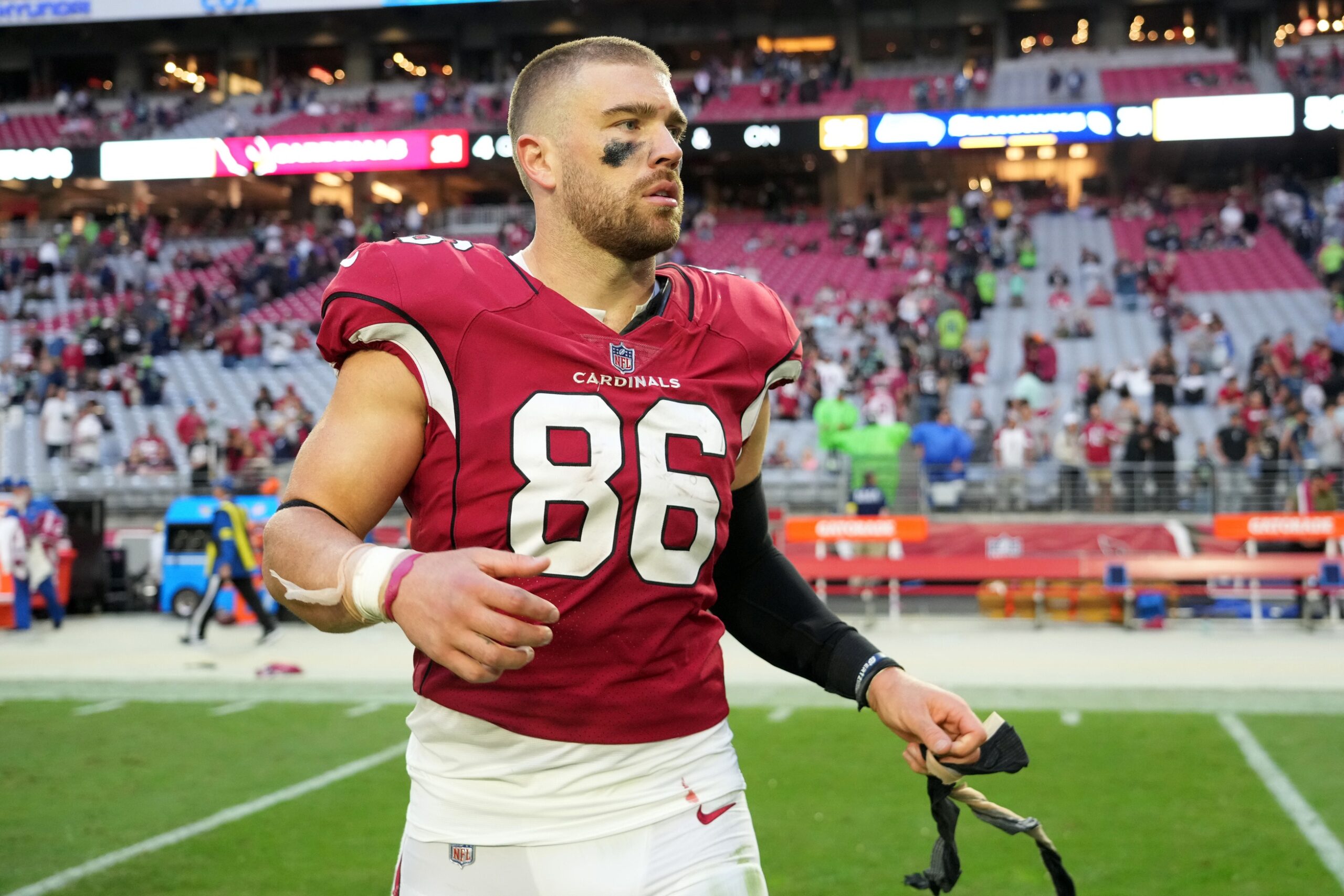 Philadelphia Eagles tight end Zach Ertz (86) is stopped for a