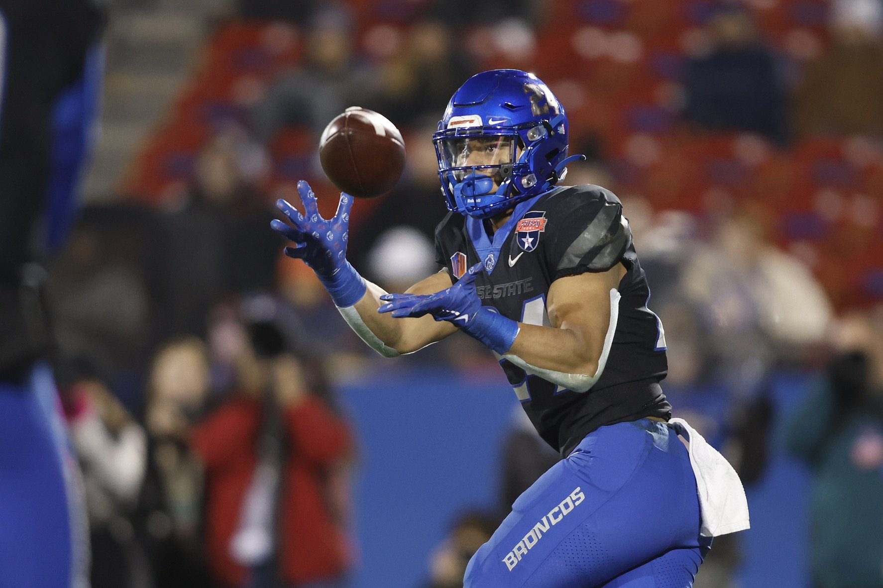 Broncos get back to 'blue collar' with debut of new football uniforms, Boise State Football Coverage