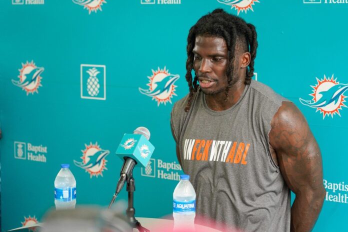 How does Tyreek Hill feel about the Miami Dolphins signing Eli