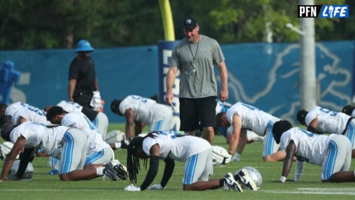 Dan Campbell with his team at a practice