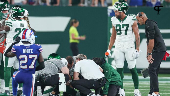 Aaron Rodgers injury during NY Jets vs. Buffalo Bills game at MetLife  Stadium