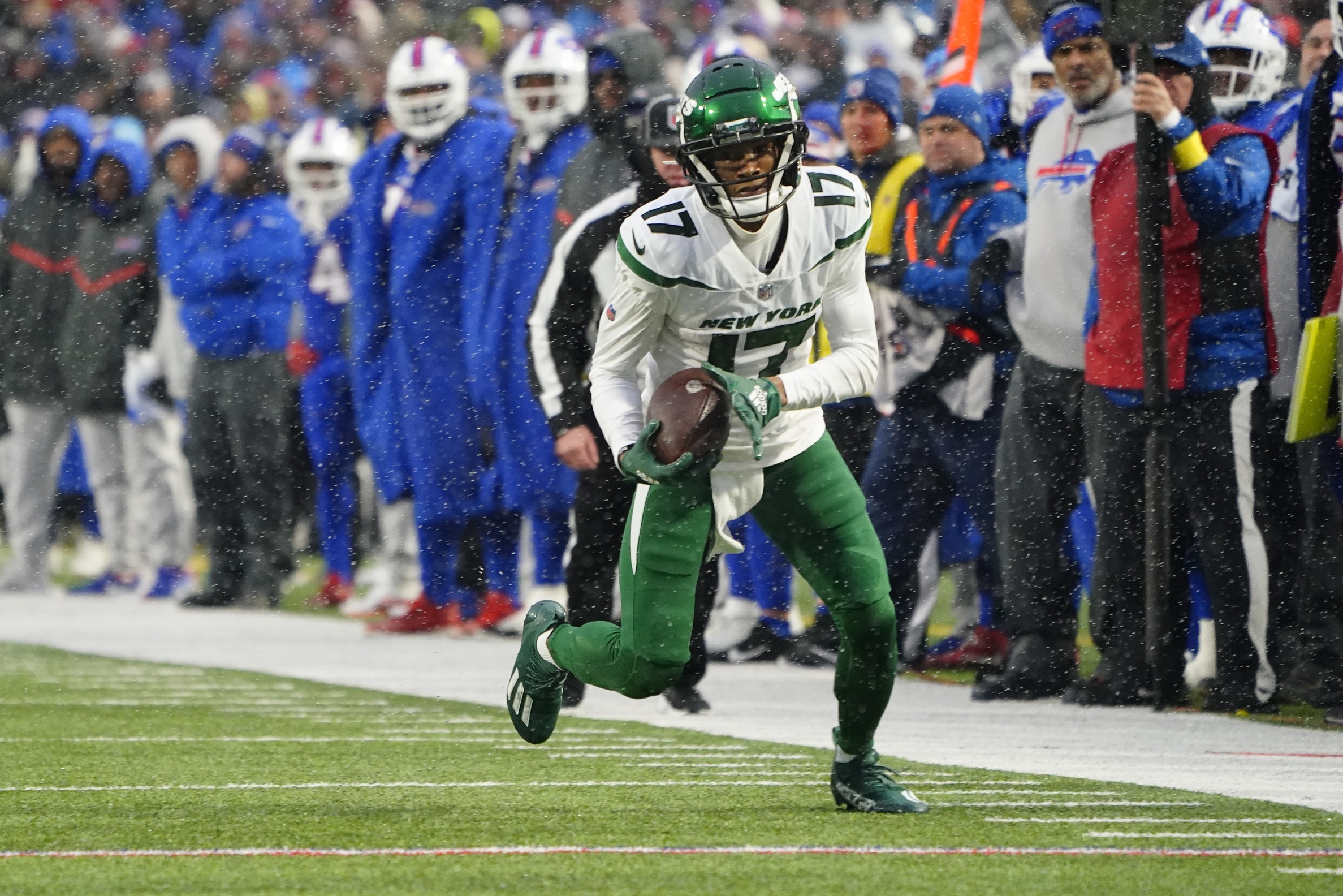 Bills at Jets odds, picks, how to watch: Point spread, total