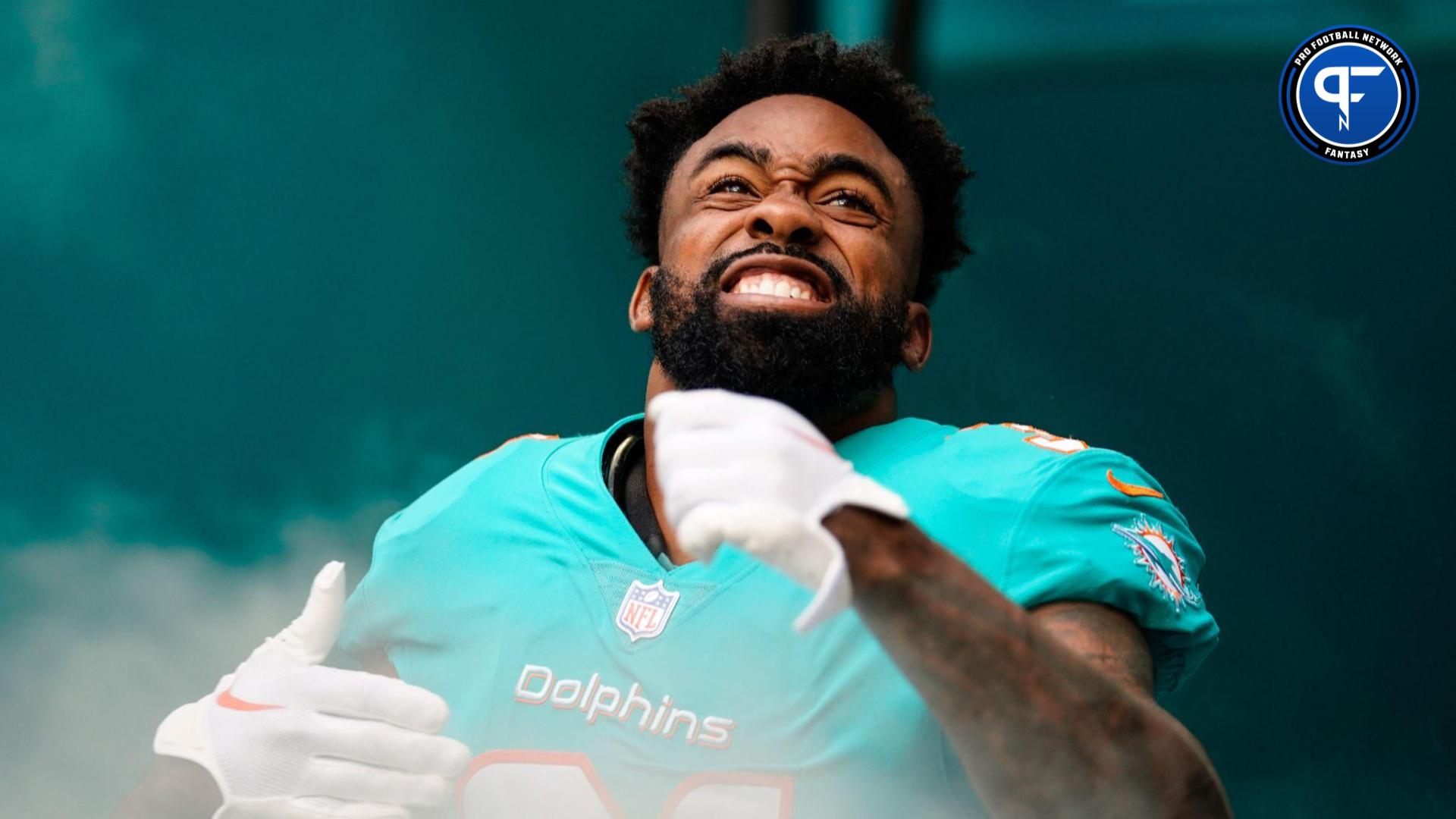 Jeff Wilson Jr. and Raheem Mostert Start/Sit Week 14: Should You Start or  Sit Either Dolphins Running Back Against the Chargers?