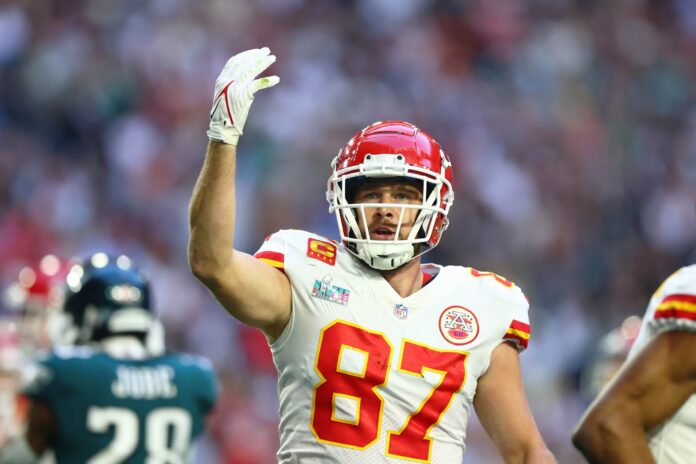 Kansas City Chiefs tight end Travis Kelce (87) against the Las Vegas  Raiders in an NFL