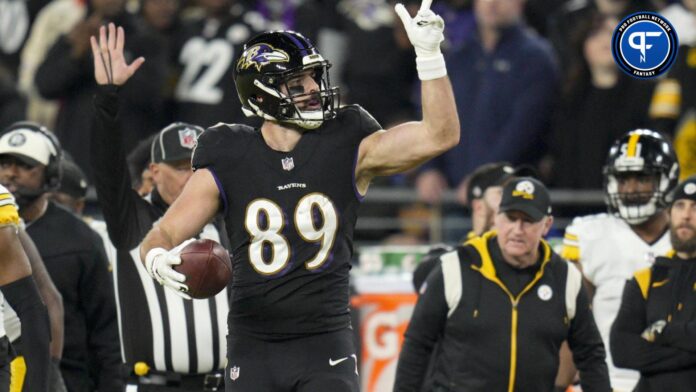 Ravens TE Mark Andrews catches pass vs. the Pittsburgh Steelers.