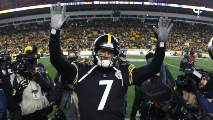Ben Roethlisberger (7) waves to fans after defeating the Cleveland Browns at Heinz Field.