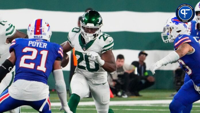 New York Jets running back Breece Hall (20) runs the ball in the second half against the Buffalo Bills at MetLife Stadium.