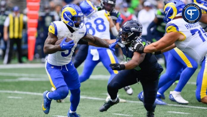 Seattle Seahawks linebacker Uchenna Nwosu (10) against the Los