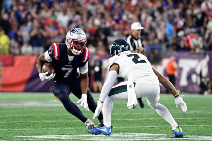 New England Patriots WR JuJu Smith-Schuster (7) tries to make a move against the Philadelphia Eagles.