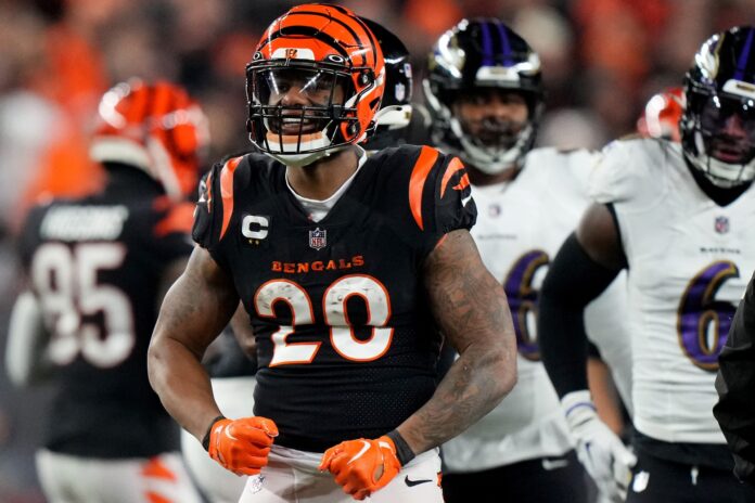 Cincinnati Bengals running back Joe Mixon (28) reacts after a first-down run in the first quarter during an NFL wild-card playoff football game between the Baltimore Ravens and the Cincinnati Bengals, Sunday, Jan. 15, 2023, at Paycor Stadium in Cincinnati.