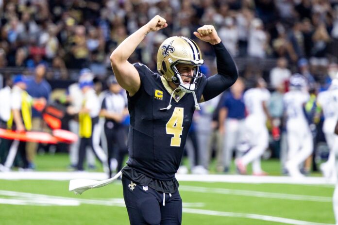 Derek Carr (4) celebrate a touchdown pass to New Orleans Saints wide receiver Rashid Shaheed (22) against the Tennessee Titans during the second half at the Caesars Superdome.