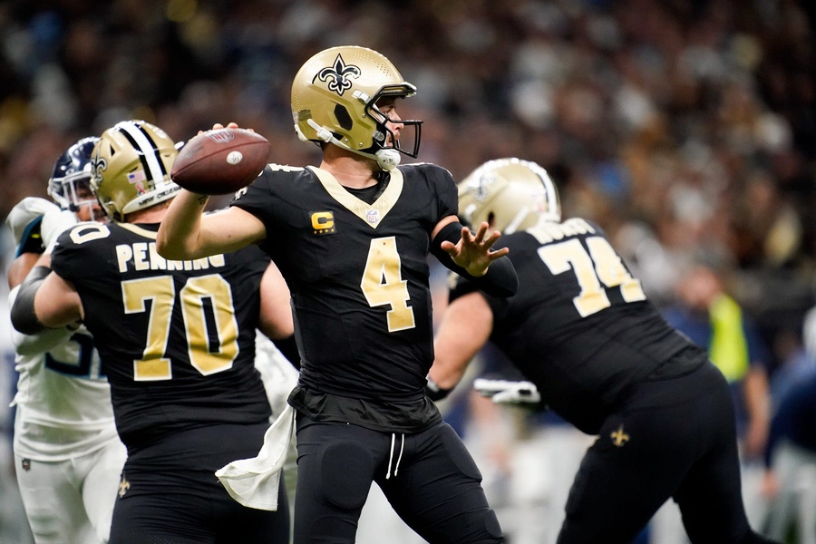 Raiders news: Derek Carr wearing new helmet - Silver And Black Pride