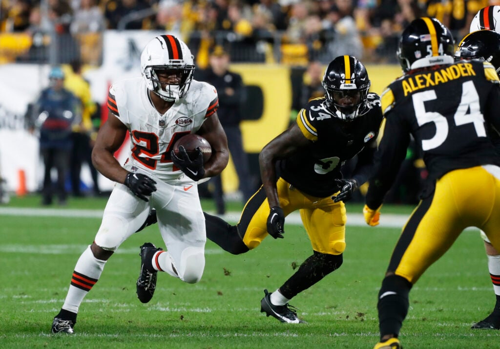 Nick Chubb: Cleveland Browns running back carted off the field