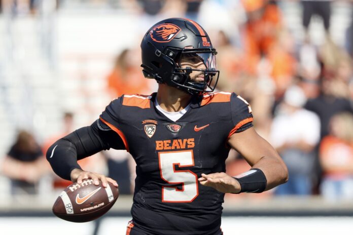 DJ Uiagalelei (5) looks to throw during the second half against the San Diego State Aztecs at Reser Stadium.