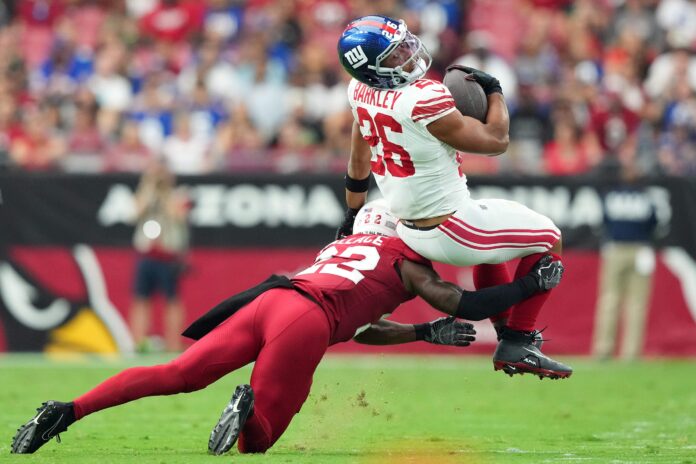 New York Giants RB Saquon Barkley (26) gets tackled by the Arizona Cardinals.