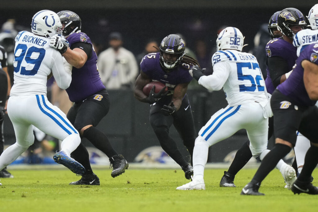 Gus Edwards injury: Ravens RB suffers head injury in Week 18