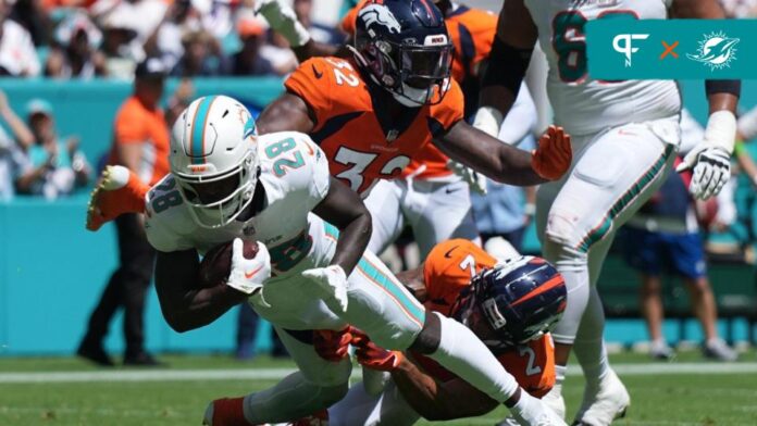 Miami Dolphins RB De'Von Achane (28) dives in for a touchdown against the Denver Broncos.