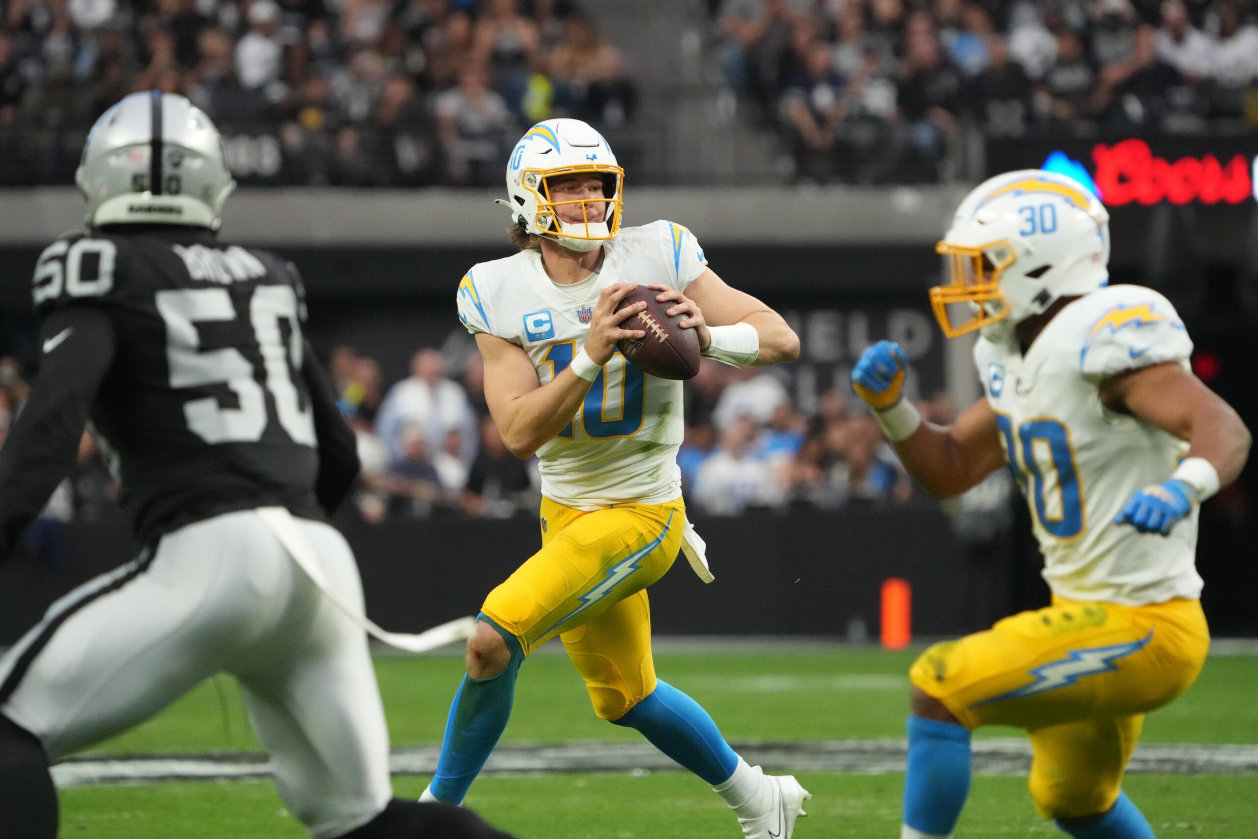 Las Vegas Raiders at Los Angeles Chargers picks, odds for NFL Week 4