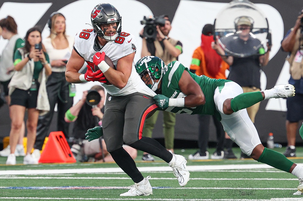 Cade Otton Player Props, Betting Lines, Odds, and Picks for Eagles vs.  Buccaneers