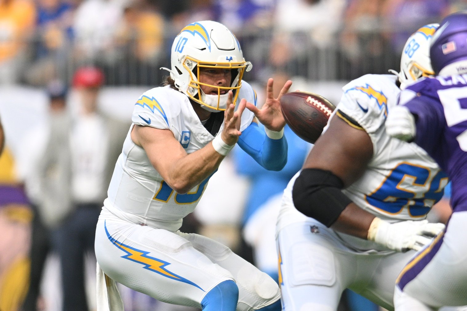 Raiders vs. Chargers Player Props & Odds – Week 4