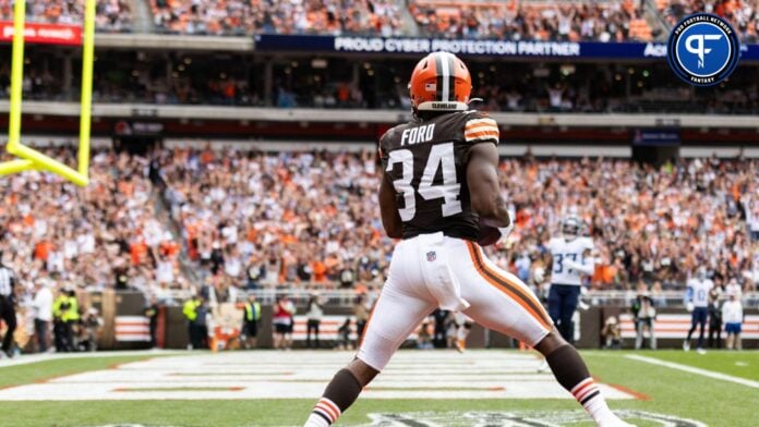 Cleveland Browns RB Jerome Ford (34) makes a TD catch.