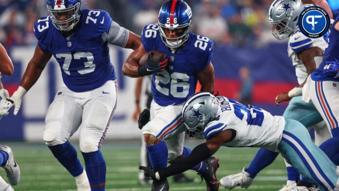 New York Giants running back Saquon Barkley (26) runs with the ball against the Dallas Cowboys during the first half at MetLife Stadium.