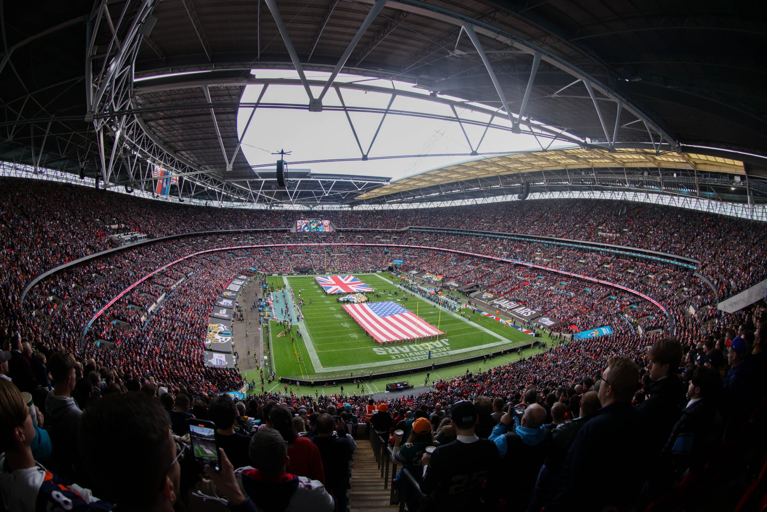 ENGLISH FOOTBALL FAN EXPERIENCES NFL!  Jacksonville Jaguars vs Denver  Broncos @ Wembley Stadium 