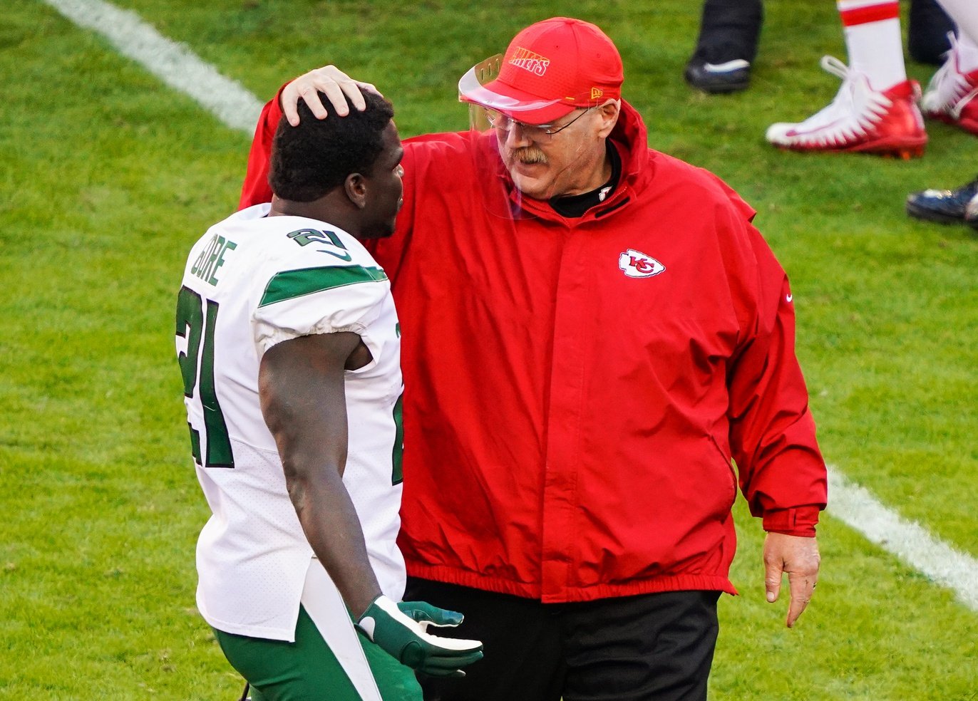 What Time Is the NFL Game Tonight? Chiefs vs. Jets Channel, Live Stream  Options for Sunday Night Football in Week 4
