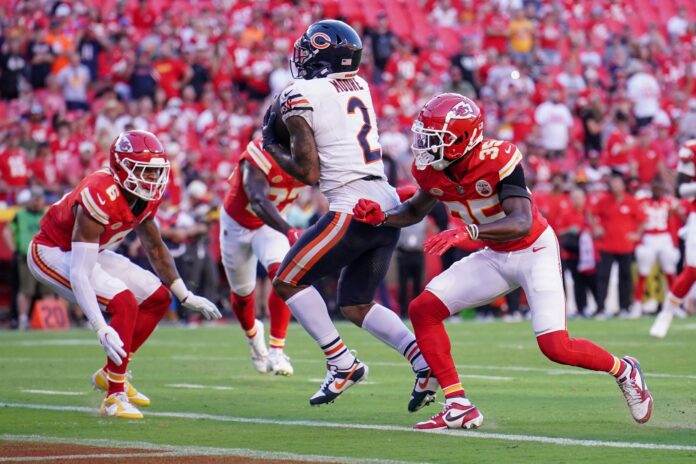 Chicago Bears WR DJ Moore (2) catches a TD pass against the Kansas City Chiefs.