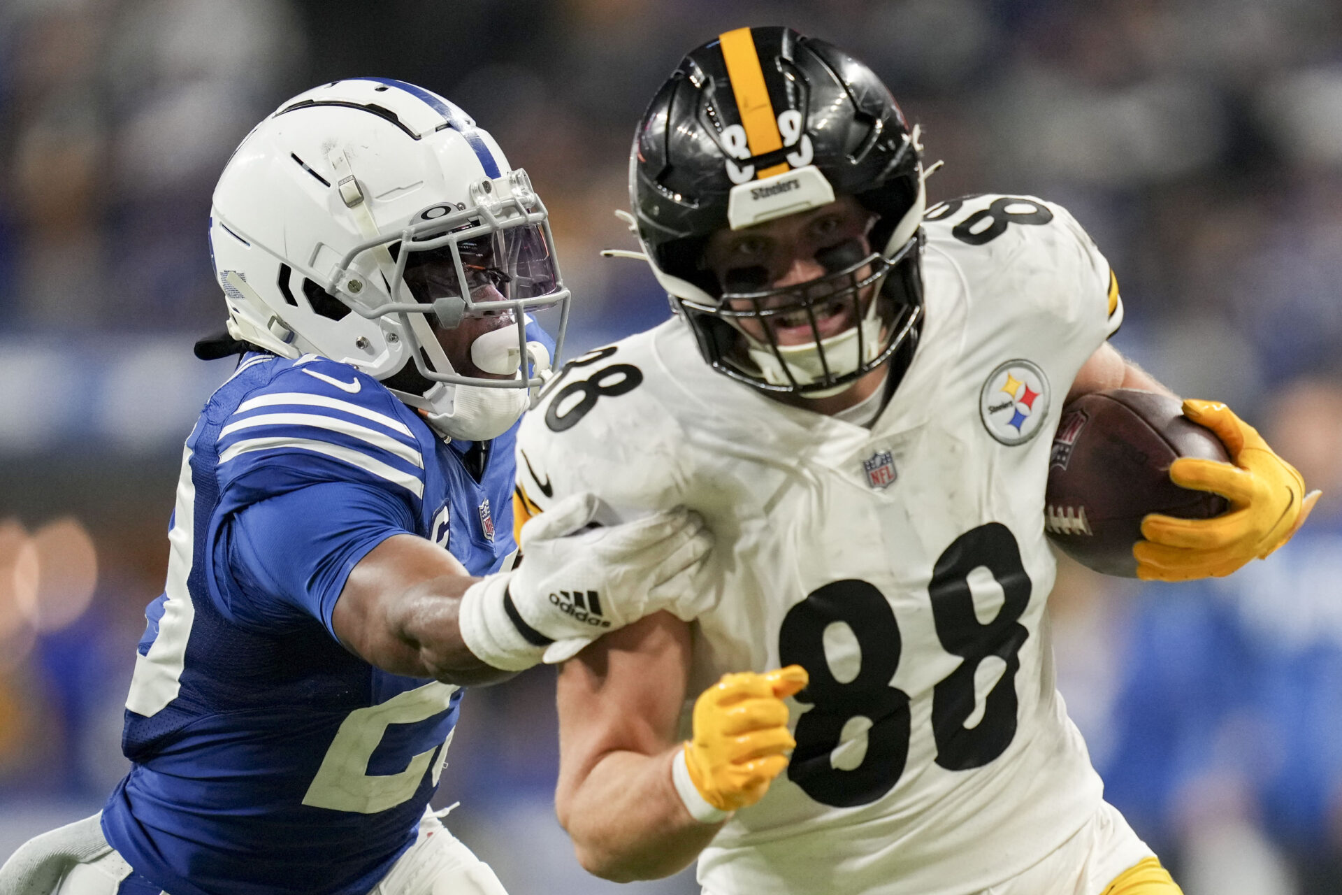 Pittsburgh Steelers TE Pat Freiermuth (88) against the Indianapolis Colts.