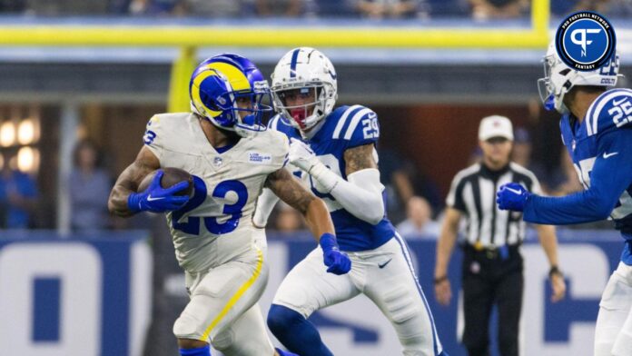 Los Angeles Rams RB Kyren Williams (23) runs past the Indianapolis Colts defense.